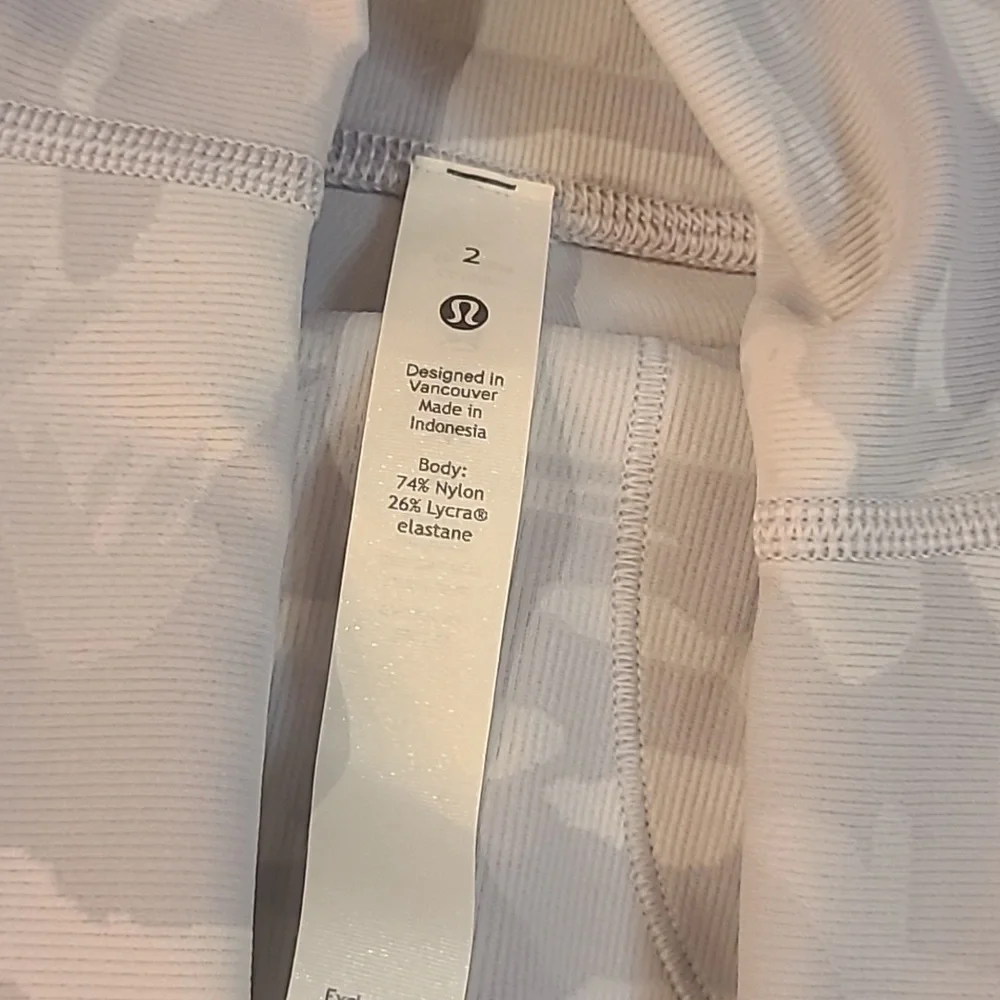 #131 NWT Lululemon White Camo Bike Shorts B1405